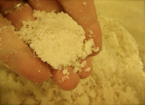 topping is crumbly but moist