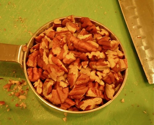 I'm sure ya'll know what pecans look like, but I thought these were especially nice ones and you can see the chop size.