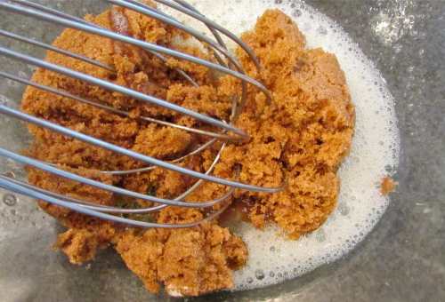 Mix the topping in one bowl. Here I am whicking the egg white and extracts with the brown sugar. Then add in the sliced almonds and...