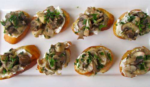 Here's a shot of the 'toasts' - makes a nice app or first course, maybe for an Oscar party?